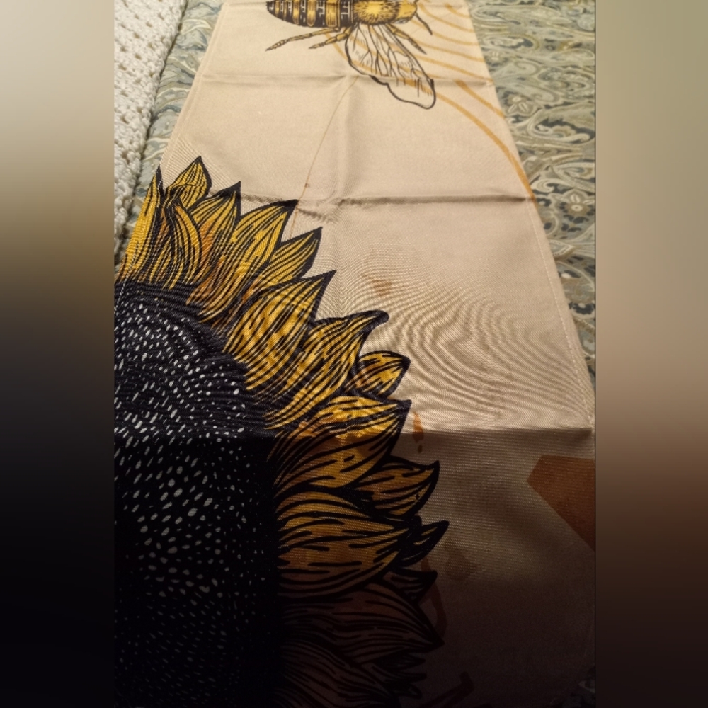 Bee Table Runner - Picture 6 of 9